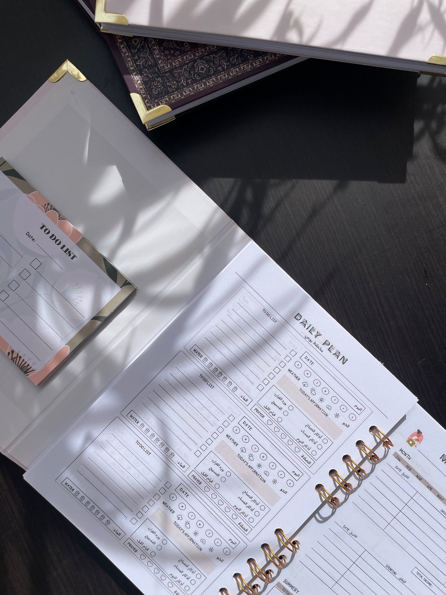 Planner Portfolio - Burgandy rug
